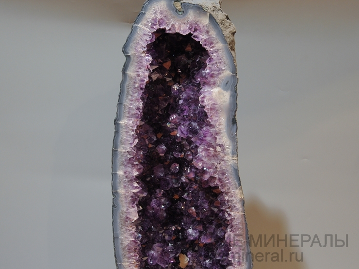 Аметист, кальцит (жеода) Аметист, кальцит (жеода)