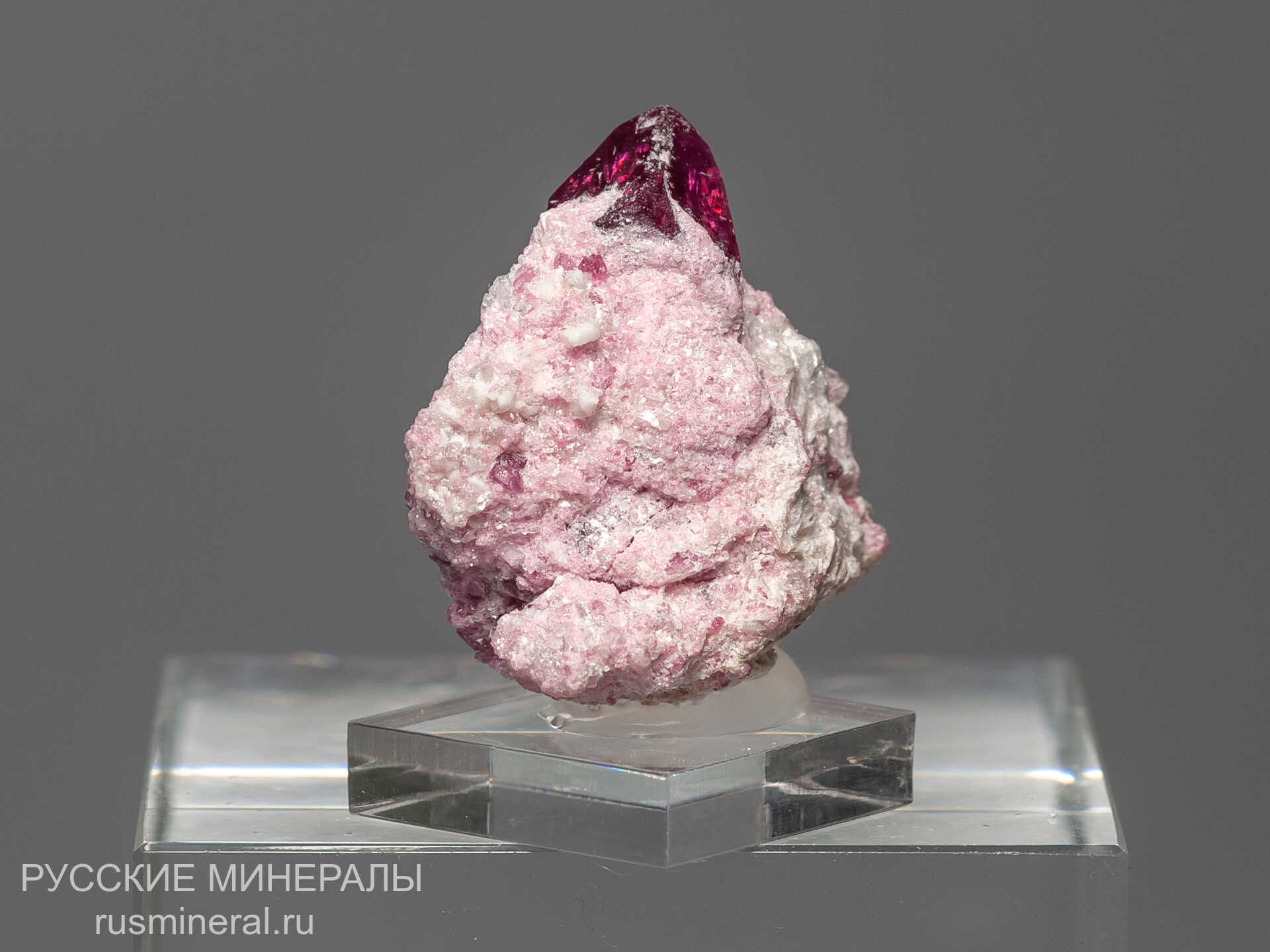 Турмалин (эльбаит) Турмалин (эльбаит)