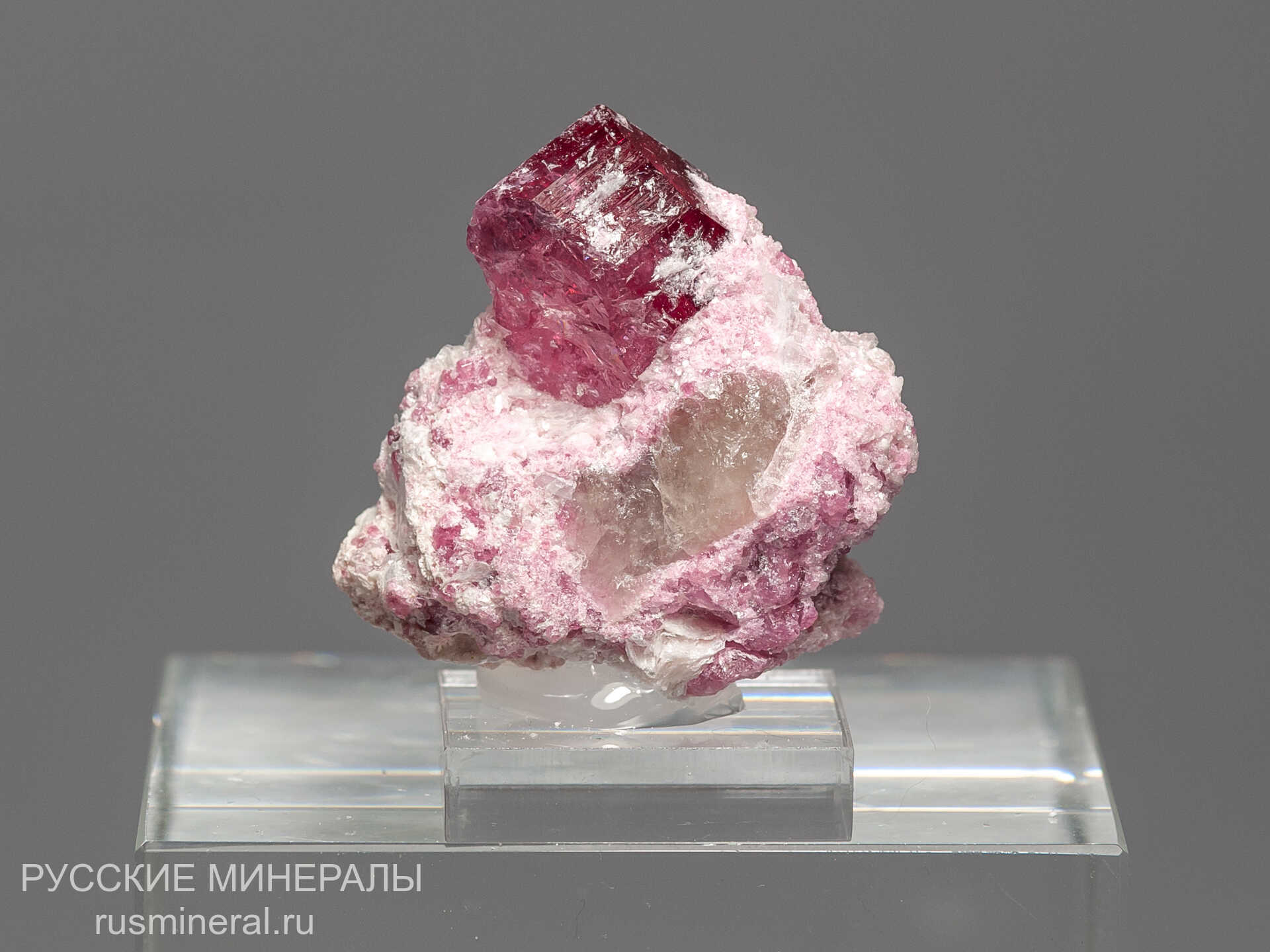 Турмалин (эльбаит) Турмалин (эльбаит)